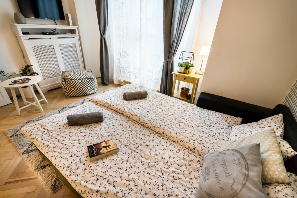 Bpr Charming Design Apartment With Balcony, A/C Budapest Eksteriør bilde